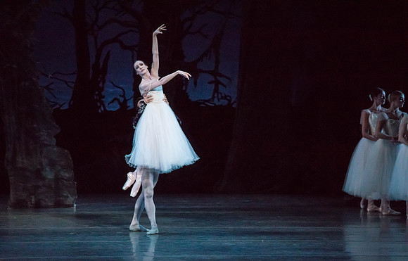 20161022_MCB_Giselle_Act2_2Cast_Tricia_Arsht_73A0117
