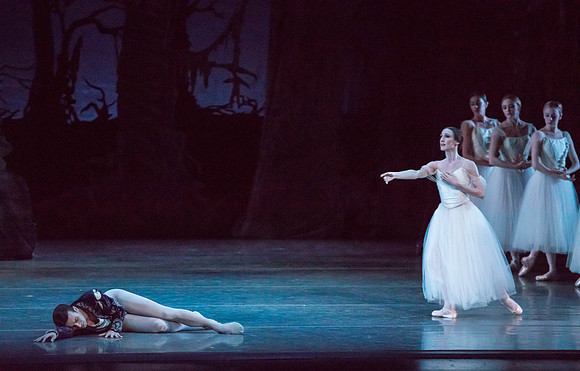 20161022_MCB_Giselle_Act2_2Cast_Tricia_Arsht_73A0739