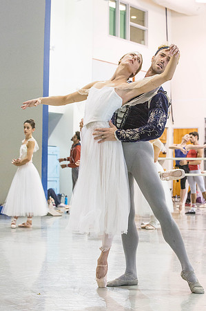 20161013_MCB_Giselle_Act1_Rehersal_Studio9C7C0053