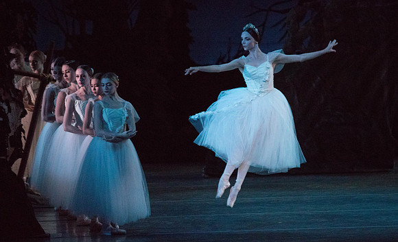 20161022_MCB_Giselle_Act2_2Cast_Tricia_Arsht_73A0439