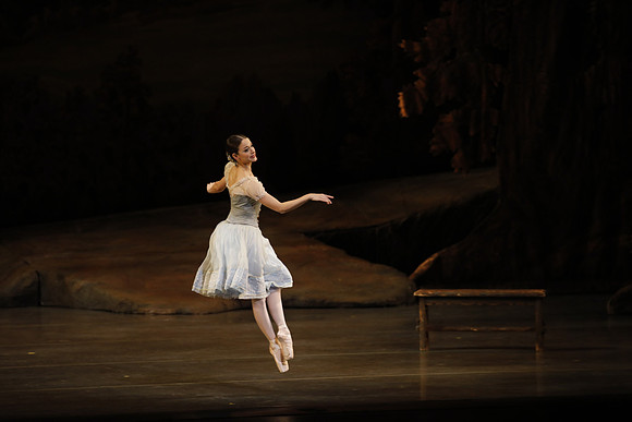 20161023_MCB_Giselle_Act1_3Cast_Jennifer_Laurent_Arsht__73A1489