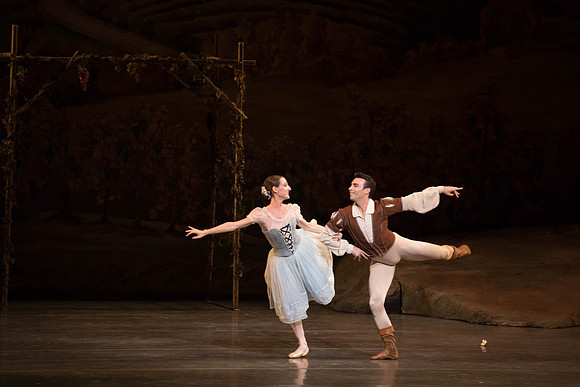 20161022_MCB_Giselle_Act1_2Cast_Tricia_Arsht_Arsht_73A5908