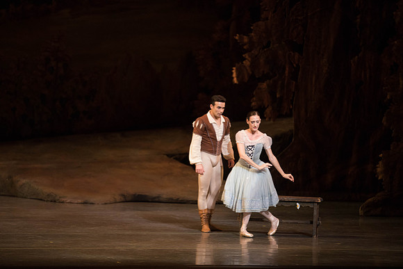20161022_MCB_Giselle_Act1_2Cast_Tricia_Arsht_Arsht_73A5885