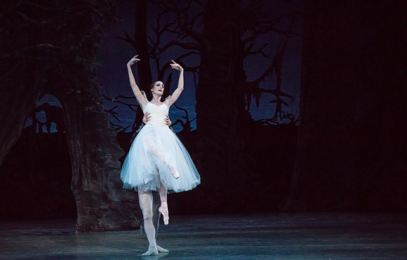 20161022_MCB_Giselle_Act2_2Cast_Tricia_Arsht_73A0127