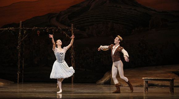 20161020_MCB_Giselle_Act1_DRDA_Arsht_73A3526