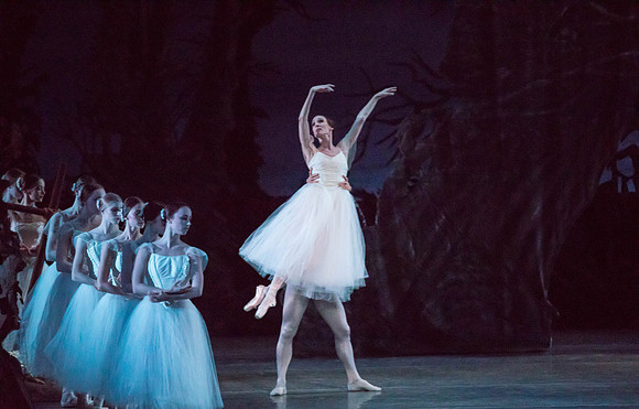 20161022_MCB_Giselle_Act2_2Cast_Tricia_Arsht_73A0616