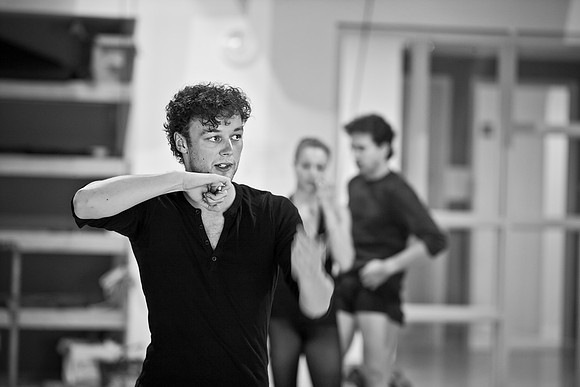 08092011_DG_Rehearsal_MCB_ZV4N7673