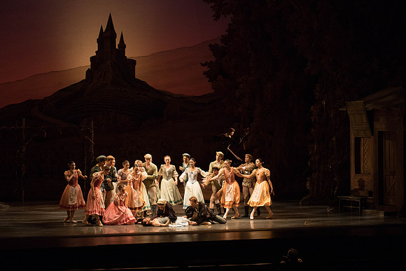 20161022_MCB_Giselle_Act1_2Cast_Tricia_Arsht_73A9452