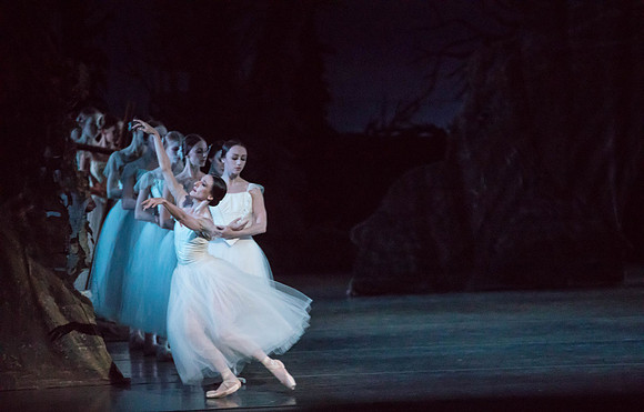 20161022_MCB_Giselle_Act2_2Cast_Tricia_Arsht_73A0205