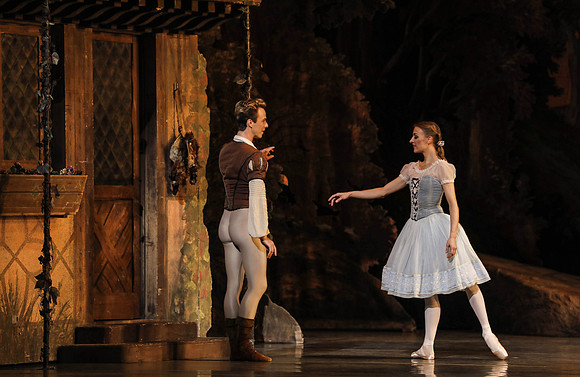 20161020_MCB_Giselle_Act1_DRDA_Arsht_73A3517