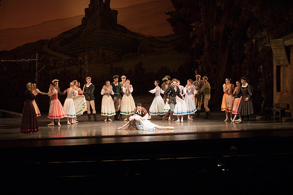 20161022_MCB_Giselle_Act1_2Cast_Tricia_Arsht_73A9328