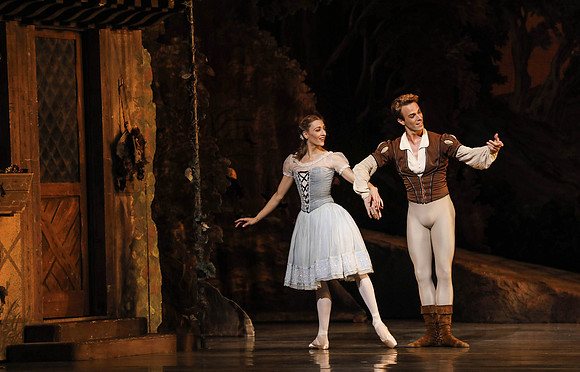 20161020_MCB_Giselle_Act1_DRDA_Arsht_73A3534
