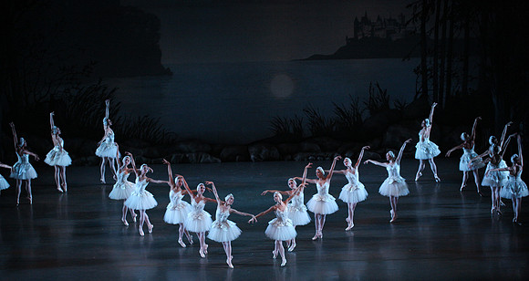 20151114_Swan_Lake_George_Balanchine_Kravis_IMG_6581