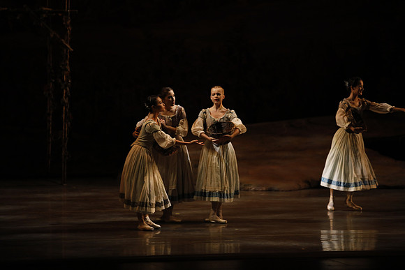 20161023_MCB_Giselle_Act1_3Cast_Jennifer_Laurent_Arsht__73A1356