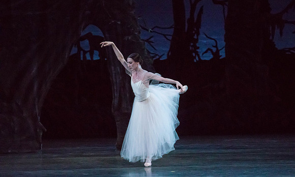20161022_MCB_Giselle_Act2_2Cast_Tricia_Arsht_73A9688
