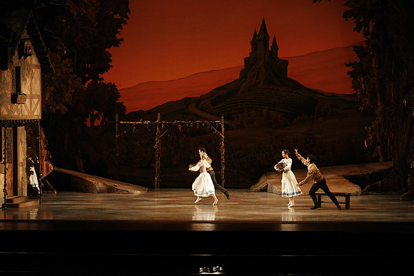 20161020_MCB_Giselle_Act1_2Cast_DR_No Makeup_Arsht_75A0021