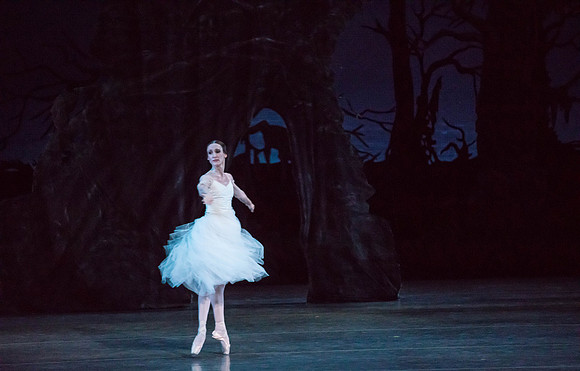 20161022_MCB_Giselle_Act2_2Cast_Tricia_Arsht_73A0191