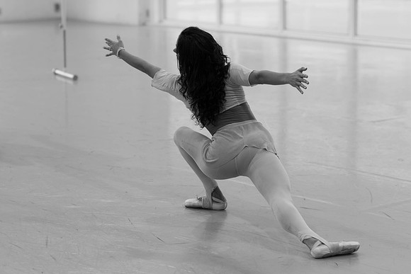 6056_DG_10042011_MCB_AL1B9080