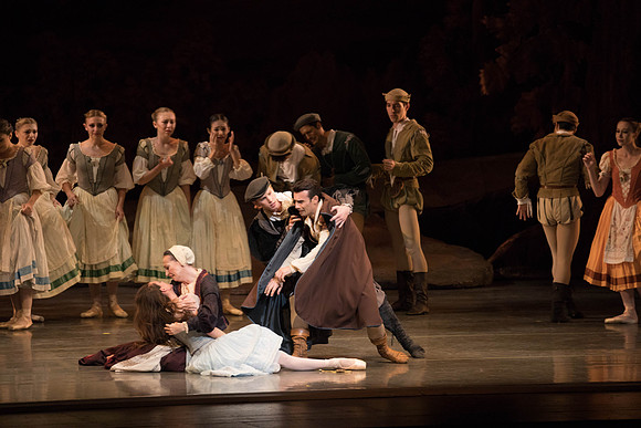 20161022_MCB_Giselle_Act1_2Cast_Tricia_Arsht_73A9413
