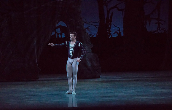 20161022_MCB_Giselle_Act2_2Cast_Tricia_Arsht_73A0211