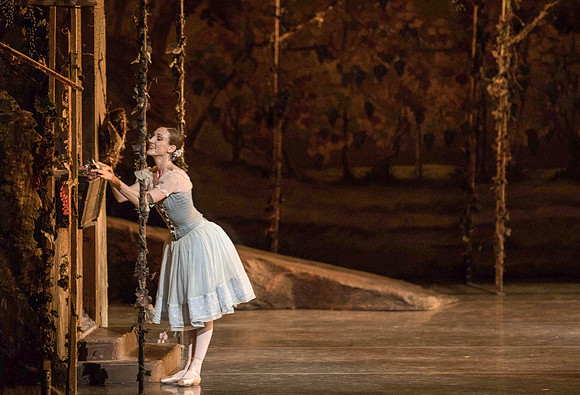 20161022_MCB_Giselle_Act1_2Cast_Tricia_Arsht_Arsht_73A5858