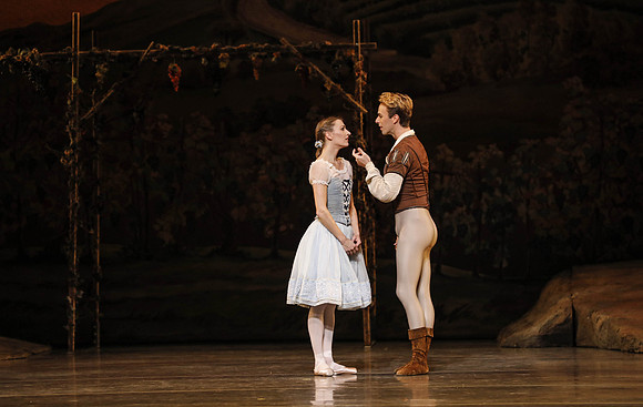20161020_MCB_Giselle_Act1_DRDA_Arsht_73A3556