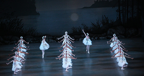 20151114_Swan_Lake_George_Balanchine_Kravis_IMG_6683