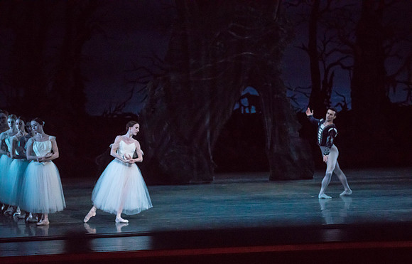 20161022_MCB_Giselle_Act2_2Cast_Tricia_Arsht_73A0096
