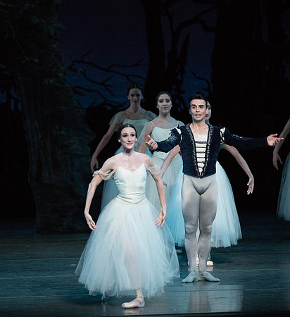 20161022_MCB_Giselle_Act2_2Cast_Tricia_Arsht_73A0995