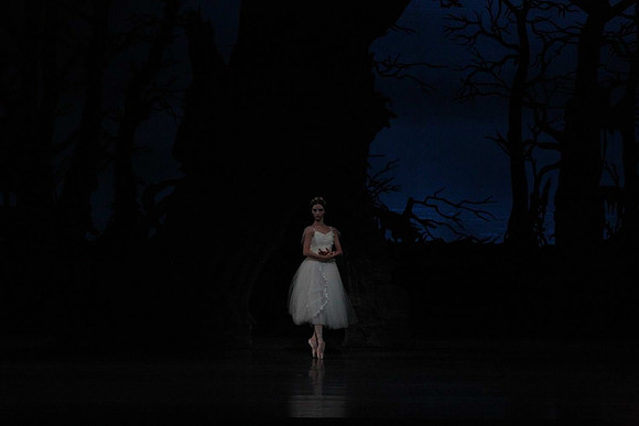 20161020_MCB_Giselle_Act2_DRNN_Arsht_9C7C0090