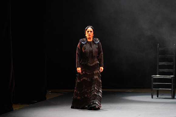20250306_Eva Yerbabuena_oscuro brillante_DSC6233