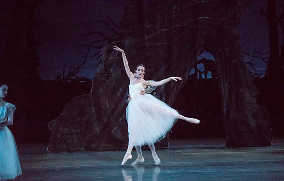 20161022_MCB_Giselle_Act2_2Cast_Tricia_Arsht_73A0614