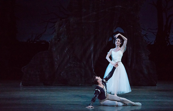 20161022_MCB_Giselle_Act2_2Cast_Tricia_Arsht_73A0352