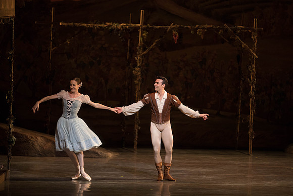 20161022_MCB_Giselle_Act1_2Cast_Tricia_Arsht_Arsht_73A5804
