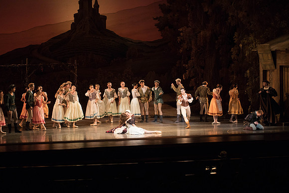 20161022_MCB_Giselle_Act1_2Cast_Tricia_Arsht_73A9404