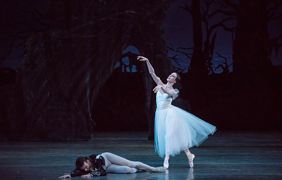 20161022_MCB_Giselle_Act2_2Cast_Tricia_Arsht_73A0415