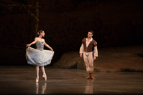 20161022_MCB_Giselle_Act1_2Cast_Tricia_Arsht_Arsht_73A5787