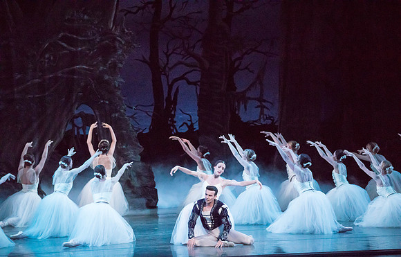 20161022_MCB_Giselle_Act2_2Cast_Tricia_Arsht_73A0806