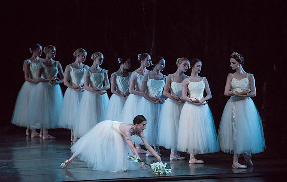 20161022_MCB_Giselle_Act2_2Cast_Tricia_Arsht_73A0330