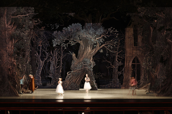 20161020_Giselle_Props_Stage__75A0008
