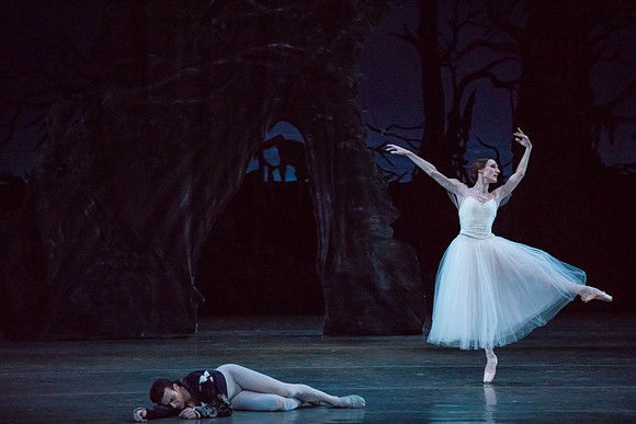 20161022_MCB_Giselle_Act2_2Cast_Tricia_Arsht_73A0407