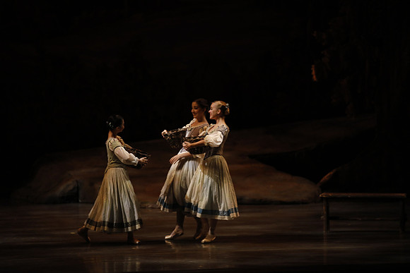 20161023_MCB_Giselle_Act1_3Cast_Jennifer_Laurent_Arsht__73A1355