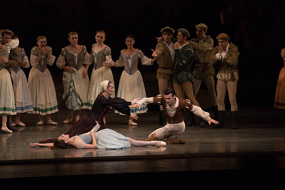 20161022_MCB_Giselle_Act1_2Cast_Tricia_Arsht_73A9382