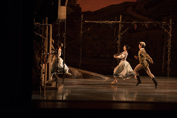 20161022_MCB_Giselle_Act1_2Cast_Tricia_Arsht_Arsht_73A5544