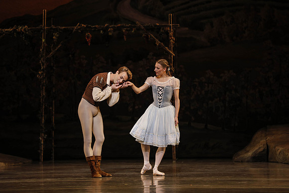 20161020_MCB_Giselle_Act1_DRDA_Arsht_73A3511
