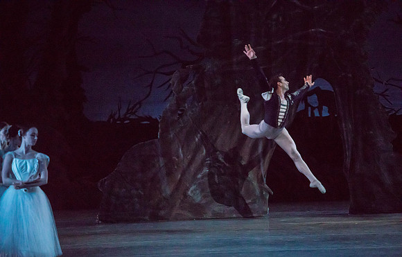 20161022_MCB_Giselle_Act2_2Cast_Tricia_Arsht_73A0583