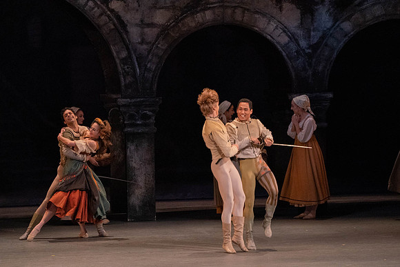 20221023_Romeo_And_Juliet_3Cast__DSC4400