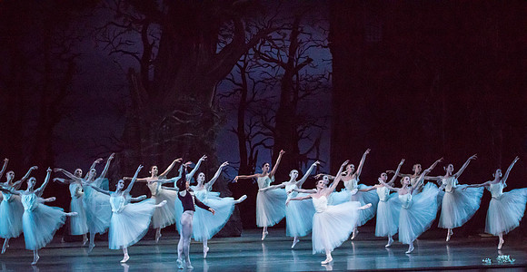 20161022_MCB_Giselle_Act2_2Cast_Tricia_Arsht_73A0674