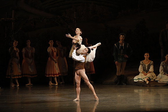 20161023_MCB_Giselle_Act1_3Cast_Jennifer_Laurent_Arsht__73A3063
