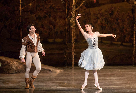 20161022_MCB_Giselle_Act1_2Cast_Tricia_Arsht_Arsht_73A5864